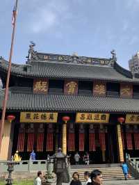 วัดพระหยกวัดพุทธที่เก่าแก่แห่งหนึ่งในเซี่ยงไฮ้