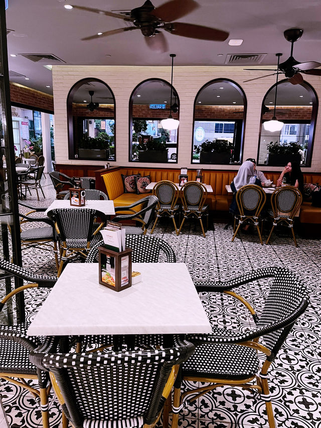 Chic Coffee Escape: Must-Visit Café at Bangsar Shopping Centre