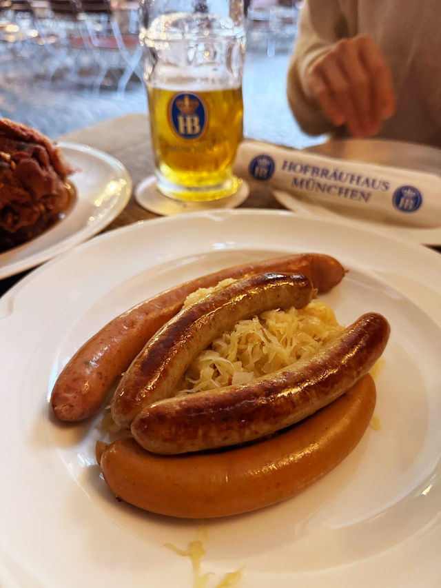 Satisfying lunch at Hofbräuhaus München