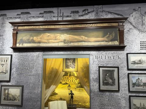 ドストエフスキーが『カラマーゾフの兄弟』を書いた書斎へ足を