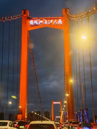 🌃 Wuhan at Night — The Yangtze Riverfront You Shouldn’t Miss