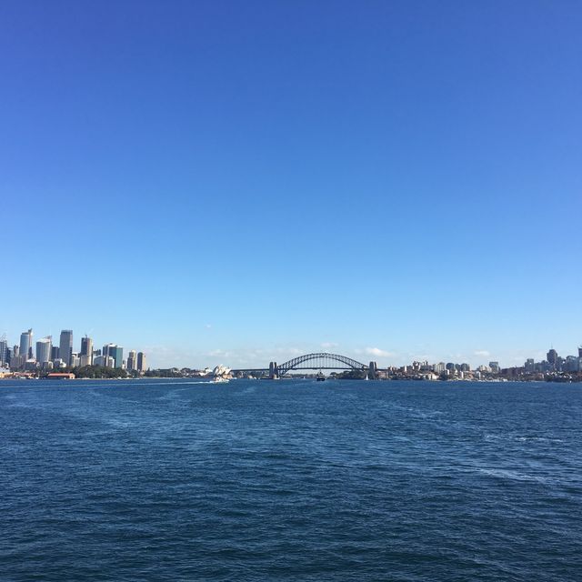 在渡輪上欣賞悉尼歌劇院的美景