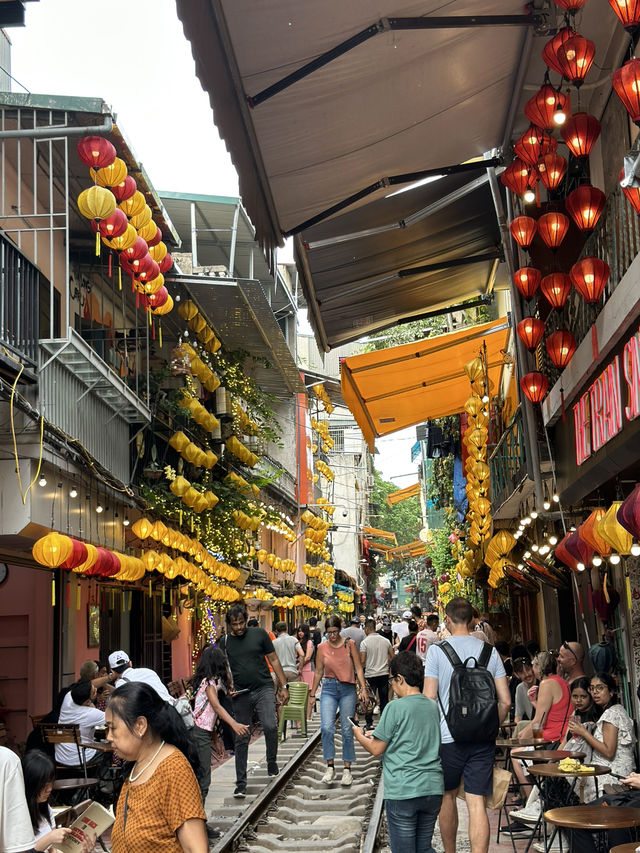 Hanoi Train Street. Ханой🇻🇳 Hanoi Train Street. Ханой🇻🇳