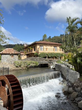 8 days in Panama from the city to the volcanos to the Caribbean 