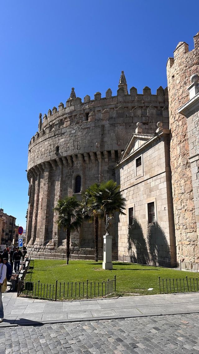 Two cities, one epic day: Ávila’s walls and Segovia’s fairy-tale charm 🏰🧱