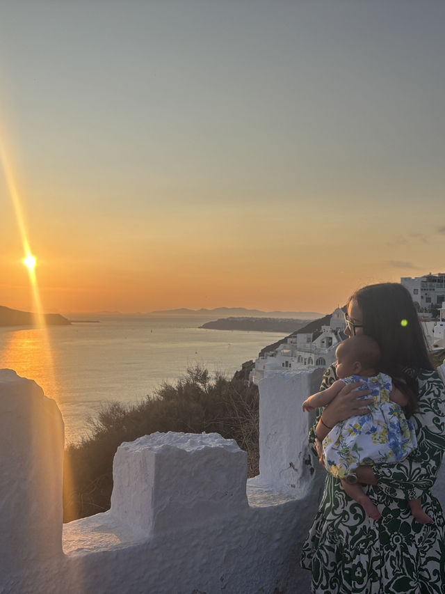 Santorini with a baby (2 months old)🇬🇷🤍