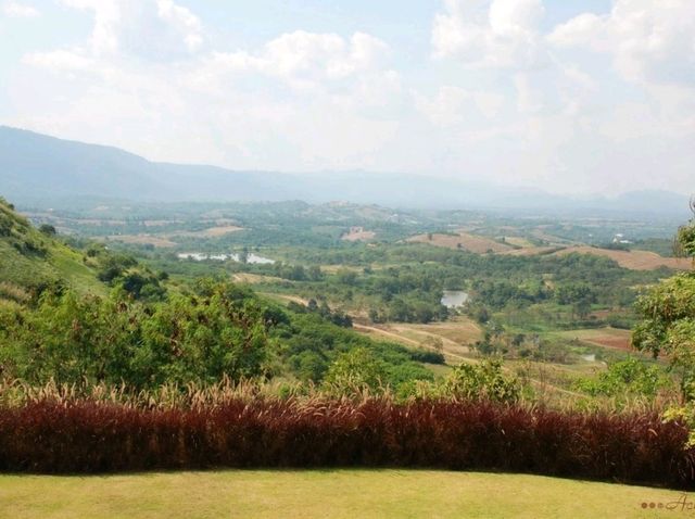 ร้านอาหารวิวสวยแจ่มบนยอดเนิน