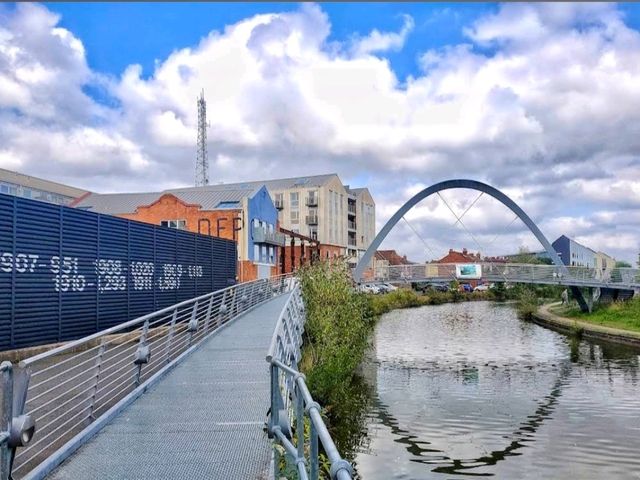 Coventry Canal Basin: Chill Vibes by the Water 🚤🌤️