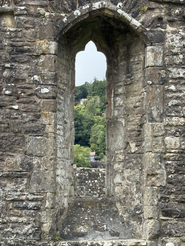 The Monumental Tintern Abbey, How Can A Ruin Be So Mesmerising?!