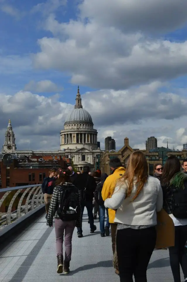 💷 Budget-Friendly London: How to Visit Without Breaking the Bank 🚌✨