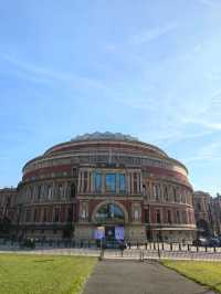 Royal Albert Hall: A Parabolic Crown of Culture