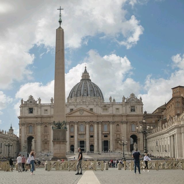 St. Peter’s Basilica — A Place That Leaves You Breathless ⛪✨ St. Peter’s Basilica — A Place That Leaves You Breathless ⛪✨