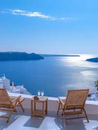 𝑬𝒔𝒄𝒂𝒑𝒆 𝒕𝒐 𝑺𝒂𝒏𝒕𝒐𝒓𝒊𝒏𝒊 - 𝑨 𝑫𝒓𝒆𝒂𝒎 𝒊𝒏 𝑩𝒍𝒖𝒆 & 𝑾𝒉𝒊𝒕𝒆