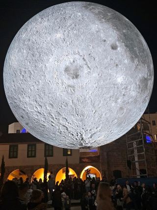 拉納卡：聖誕燈飾與海濱城堡