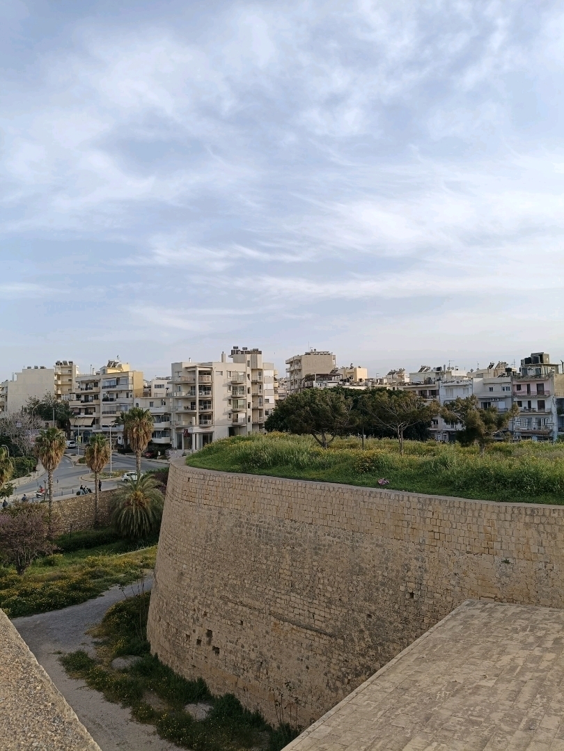イラクリオンの旧市街の城壁（ヴェネツィアの城壁）。 | Trip.com