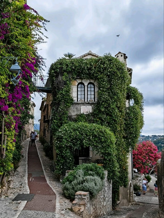 One of the most beautiful medieval villages in France 🇫🇷 