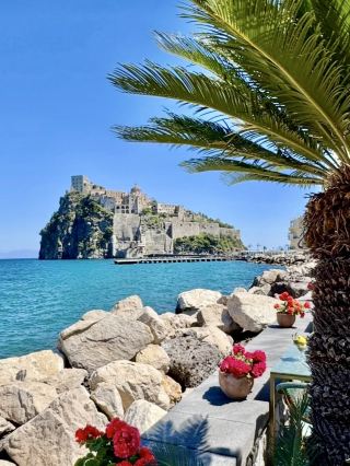 Ischia: สิ่งที่คุณต้องทำบนเกาะน้ำพุร้อนของอิตาลี