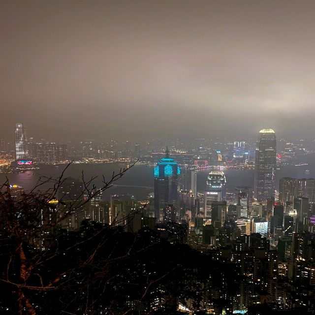 乘六代山頂纜車 賞百萬維港夜景