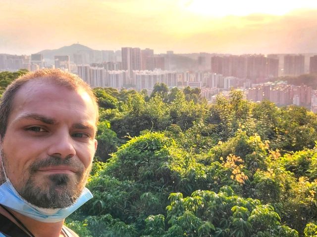 Hilltop Haven in Bao'an 🌳🌸🏞️