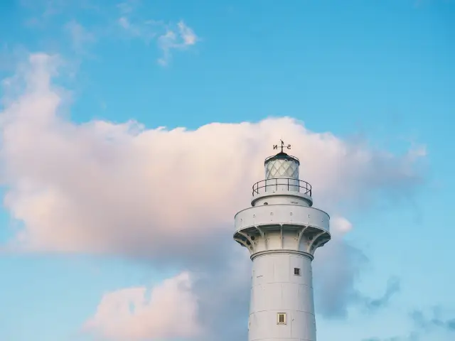 陶醉在夕陽下的鵝鑾鼻燈塔