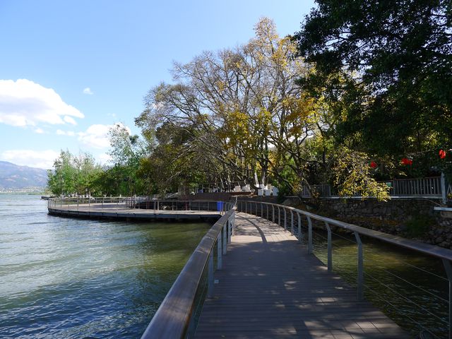 山湖之間的景觀長廊——邛海棧道