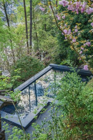 Follow the spring breeze to go on vacation - live in spring