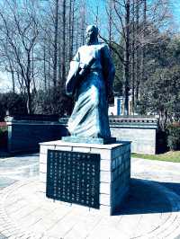 陋室，位於安徽省馬鞍山市和縣曆陽鎮陋室東街，是唐朝長慶四年（公元824年）詩人劉禹錫任和州刺史時所建