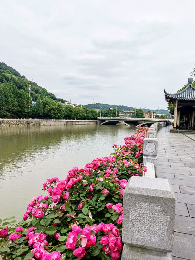 新昌江濱公園，可席地而坐的城市客廳