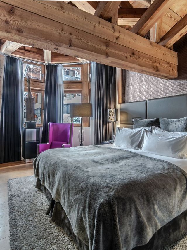 🏔️ Courchevel's Cozy Corners: Le Strato Hotel 🛌✨