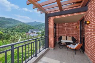 Outdoor Peach Blossom Land | A small villa in the rainforest