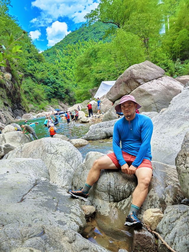 夏天就是要泡在水里安吉山步石溯溪 夏天就是要泡在水里安吉山步石溯溪