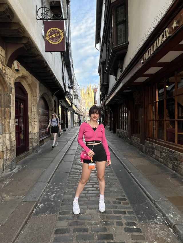 Canterbury is a small town in UK 🇬🇧 check out the nature 🩷