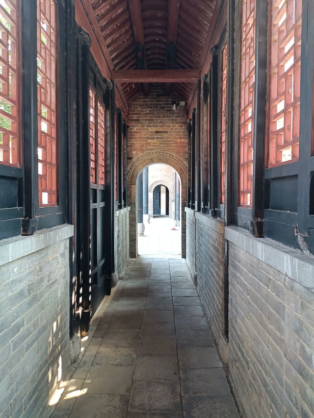 全國重點文保單位，中國唯一完整保存至今的清代知府衙門。南陽府衙始建於元朝，距今已有七百五十多年歷史。