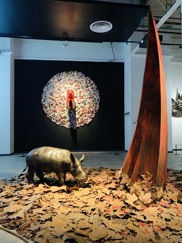 靜安雕塑公園免費雙展，花藝與雕塑的結合。