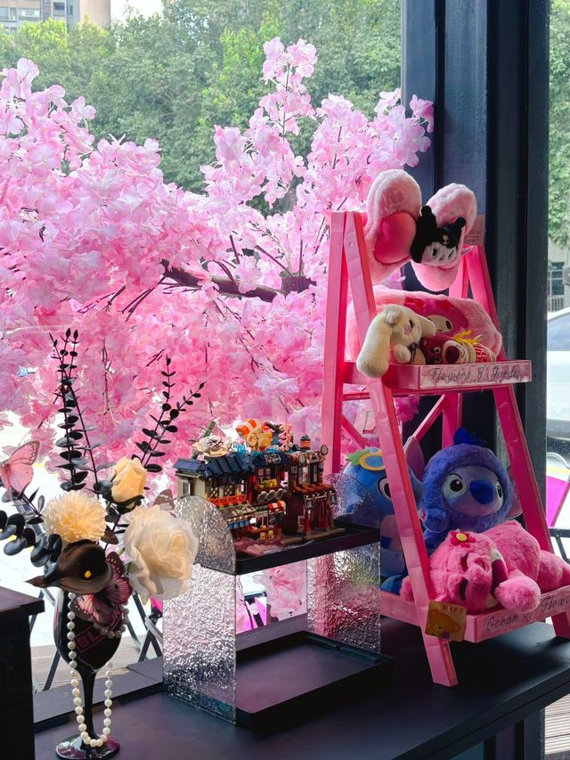 江門新店｜黑粉咖啡店簡直不要太酷。