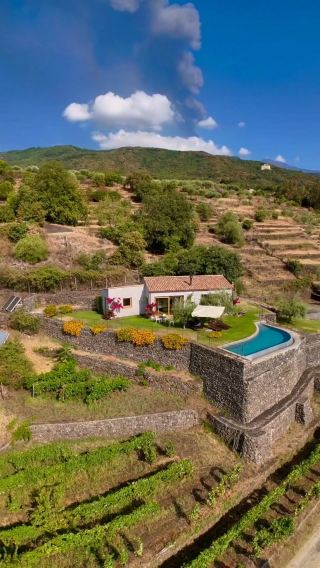 시칠리아-Monaci delle Terre Nere.