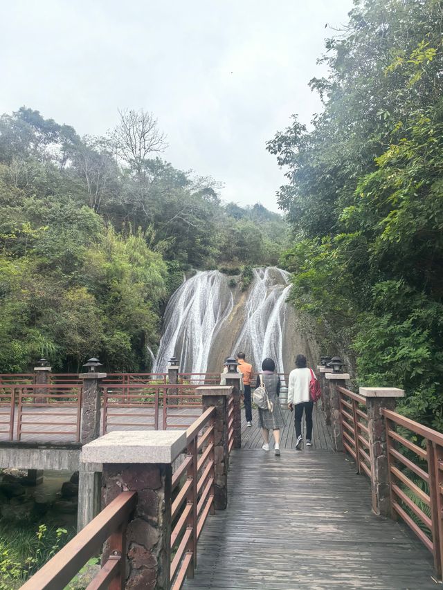 韶關乳源：藍山源溫泉度假區。