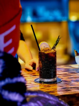 Oh my god... Qingdao's bars have a great Christmas atmosphere