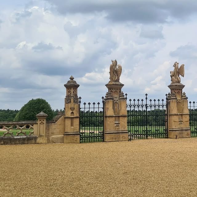 英國斯蒂文尼奇內布沃斯莊園：探索英倫古堡與美麗花園