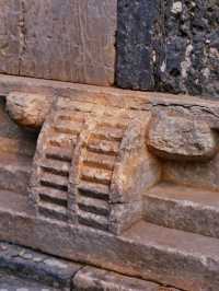 靈泉寺石窟又名萬佛溝，小龍門