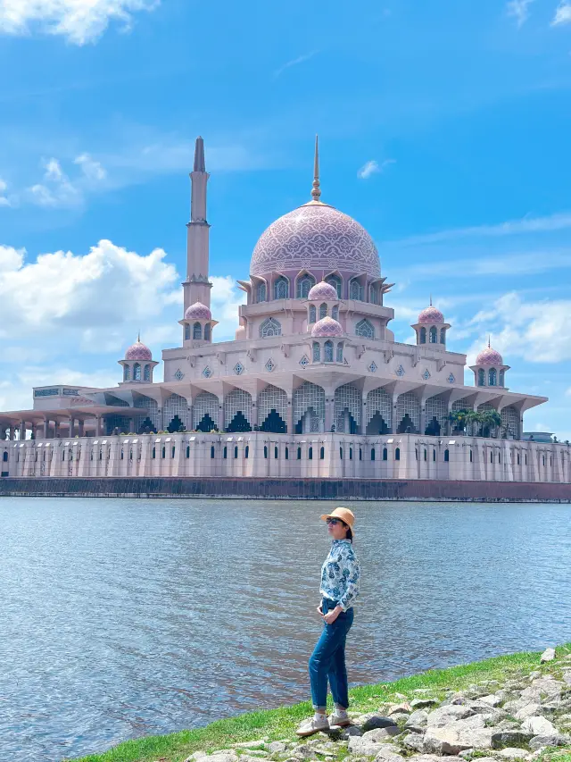 มัสยิดสีชมพูอันน่าหลงใหล