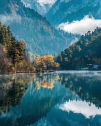 Discover the Wonders of Sichuan: Jiuzhaigou and Beyond