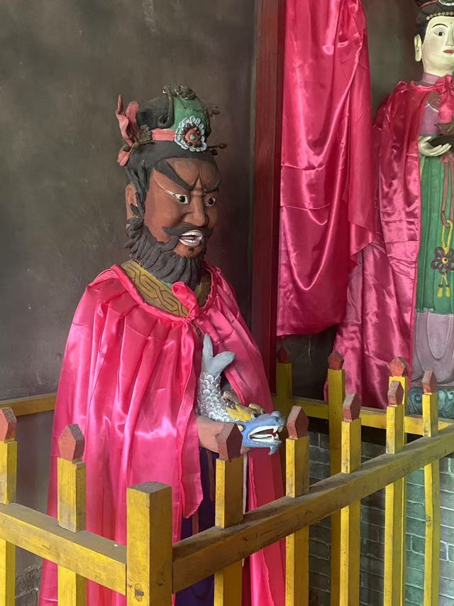 在洪洞拐個彎，撞見三朝混搭老建築
