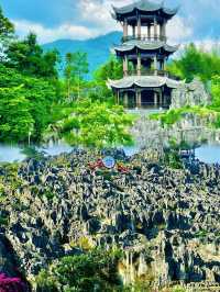 探索興文石海：大地之眼與苗寨風情的絕美邂逅
