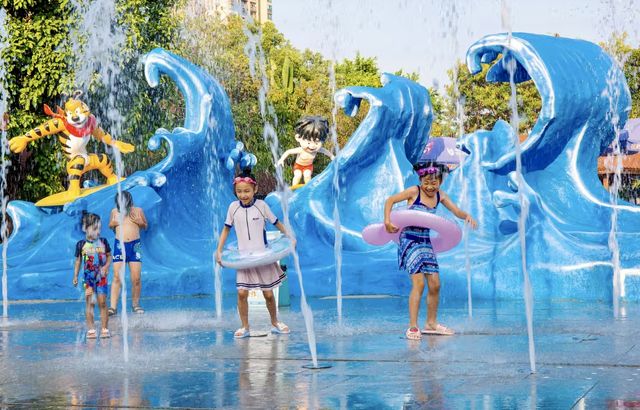南寧水上樂園「熱浪」來襲！快來狂歡！