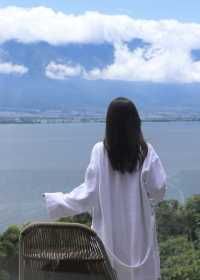 雲裡小坐躺喺床上睇洱海真係太正啦