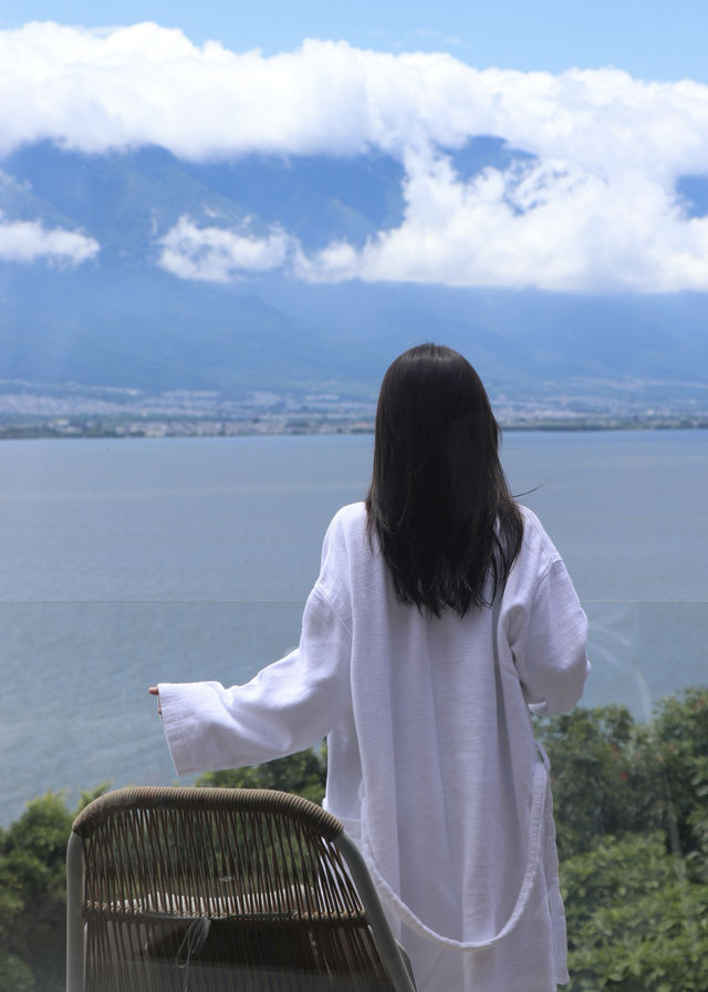 雲裡小坐躺喺床上睇洱海真係太正啦