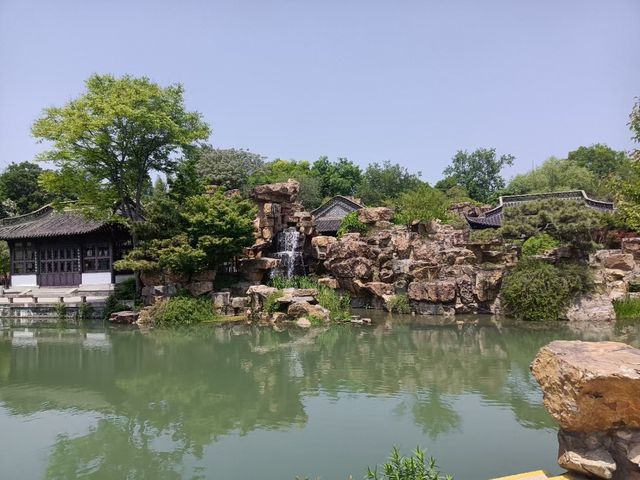 ## 隱於市井的煙火：揚州三日漫遊指南  揚州不是用來"打卡"的。這座被大運河滋養千年的城市，最適合