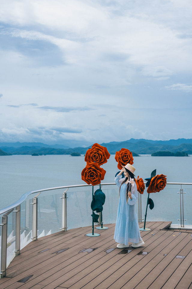 夏日嘅千島湖，係一個巨大嘅綠色能量場
