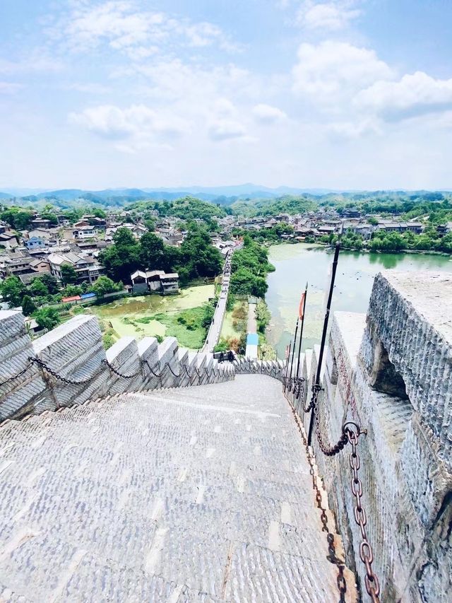 【標題】 貴陽周邊2日遊｜古鎮控必打卡！一天穿越軍事要塞，一天漫步水墨山城【正文】
沒有哪個文藝青